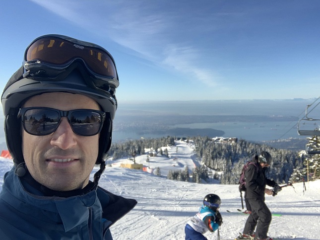 Skifahren mit Meerblick auf den Hausbergen von Vancouver © KK