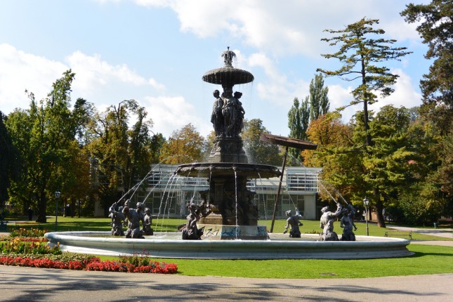 Stadtparkbrunnen und Forum Stadtpark, Foto: Alois Staudacher https://www.flickr.com/photos/alois_staudacher/10115971894